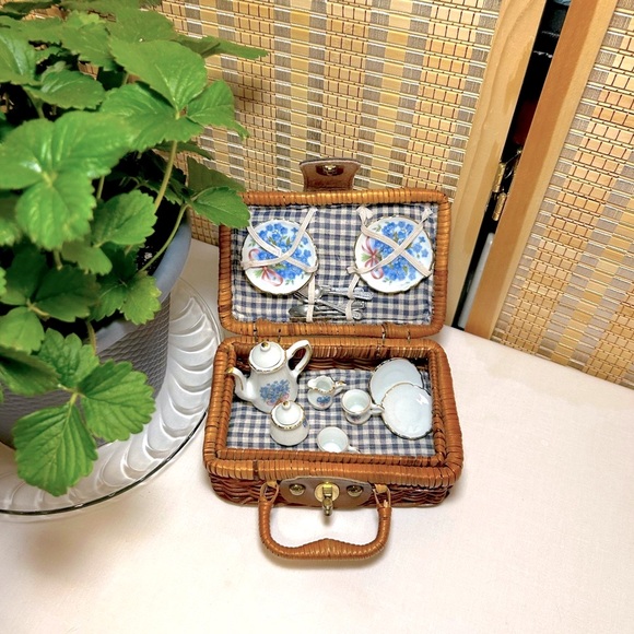 Reutter Porzellan Vintage Miniature Tea Set - Picture 13 of 13